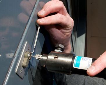 掌握高效开锁秘诀：确保安全无损坏的专业步骤