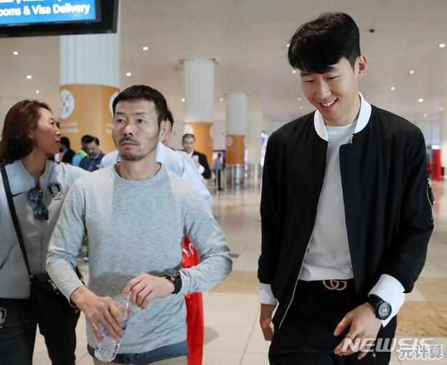 谁说模拟游戏没新意？AI老爹汉堡店的《老爹》系列风格够不够经典？