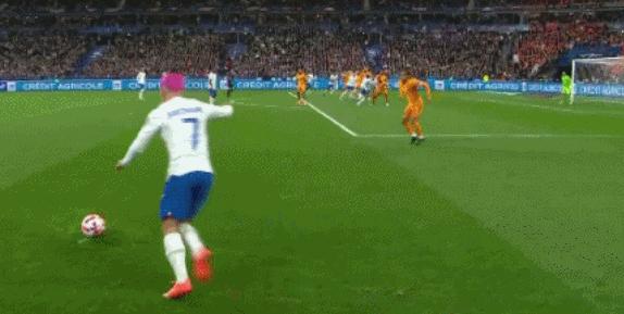 谁不想组建自己的梦幻足球队？FIFA足球世界安卓版》等你来战！