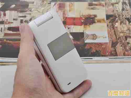 拥抱简约生活，翻盖设计以时尚便捷之姿，带你重温手机原始魅力